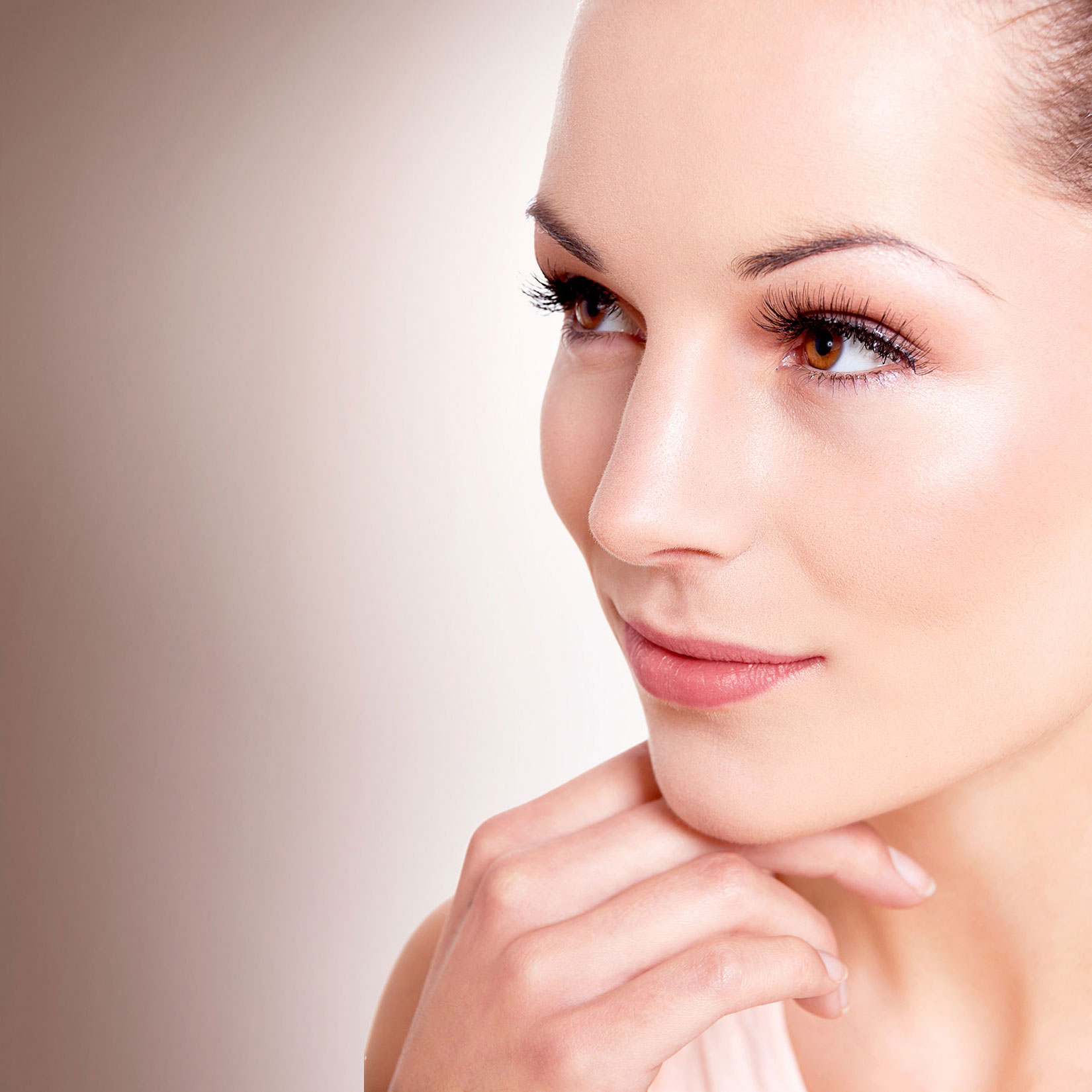 close up of woman with hand on her chin
