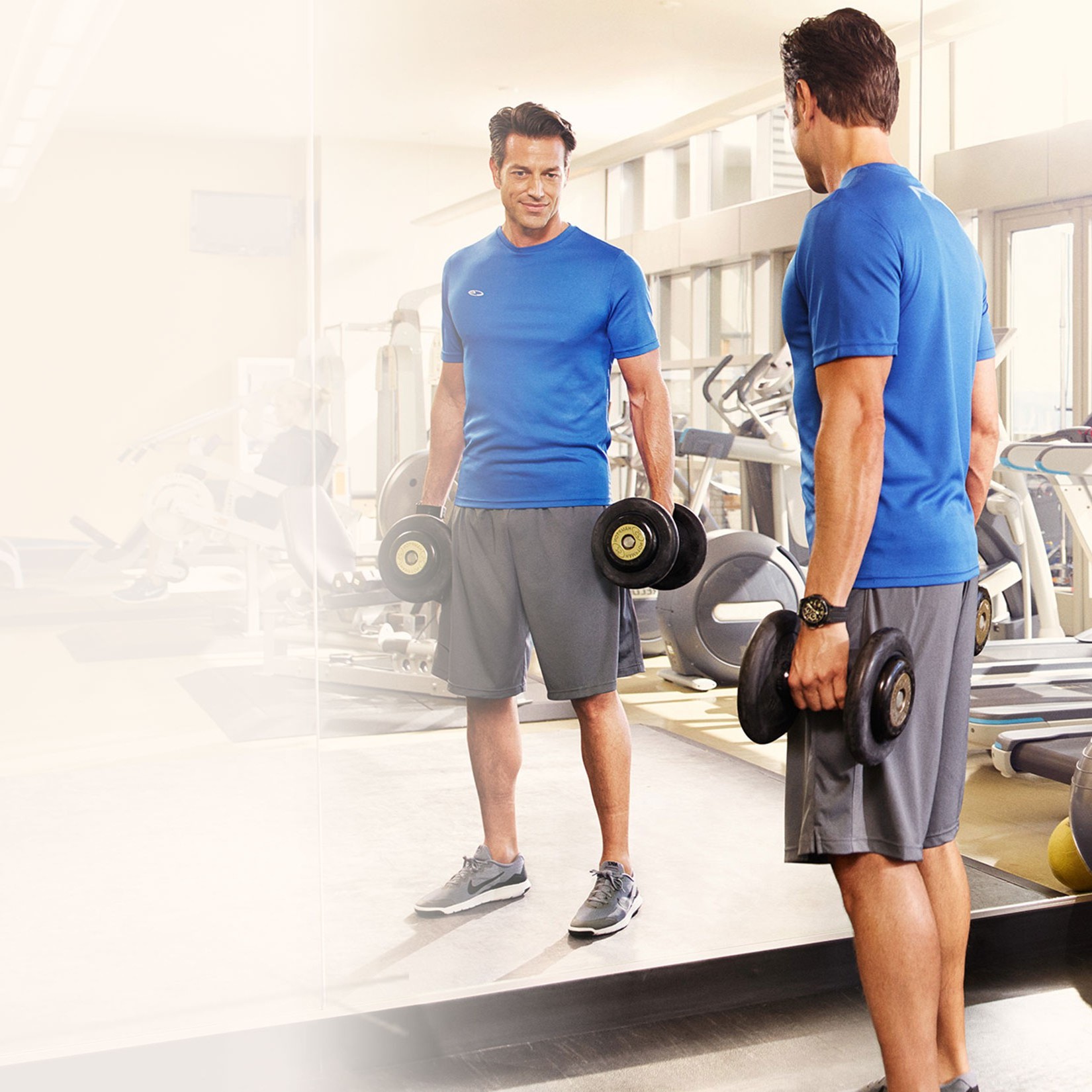 fit man lifting weights at the gym
